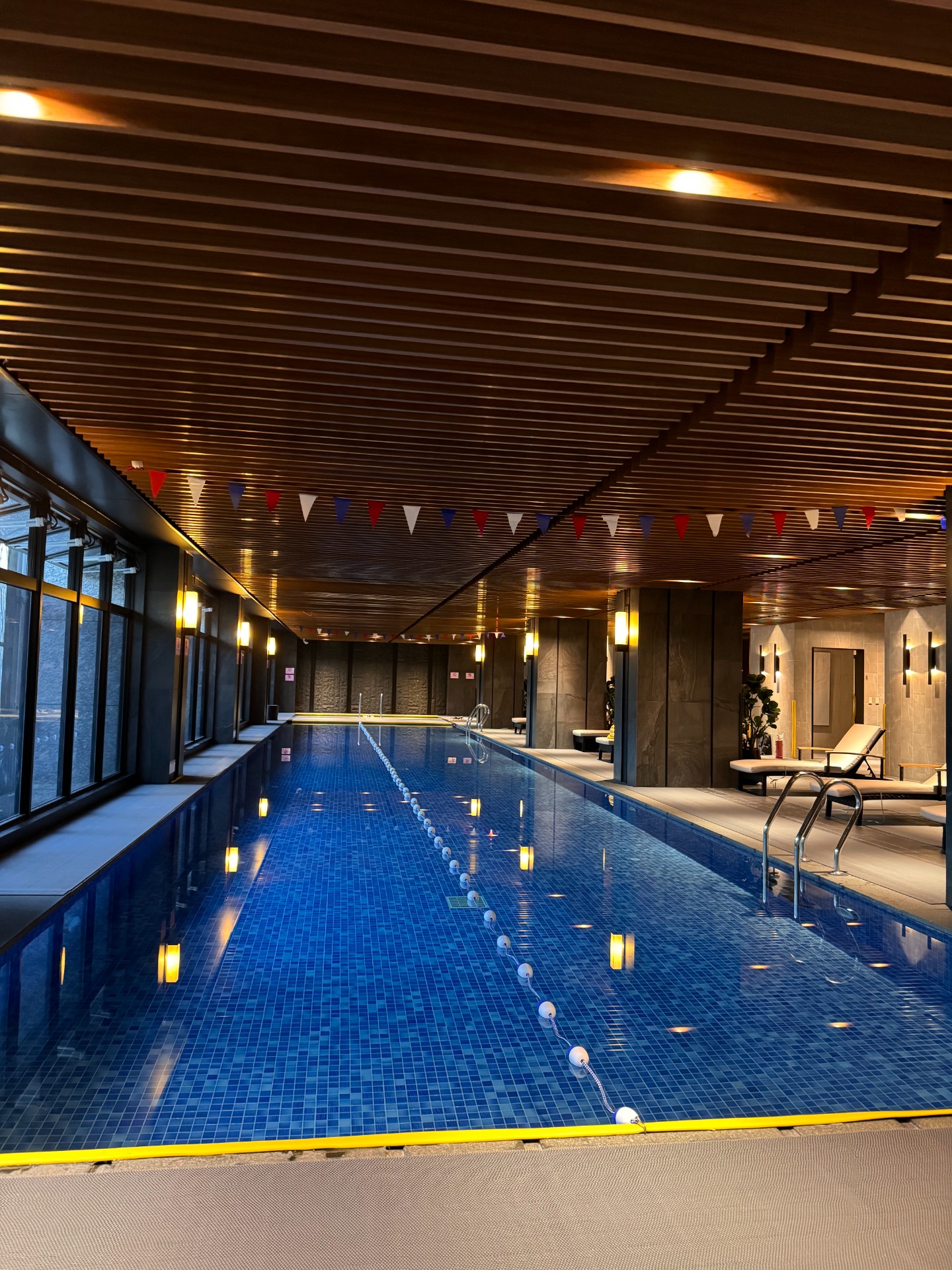 基隆室內溫水泳池